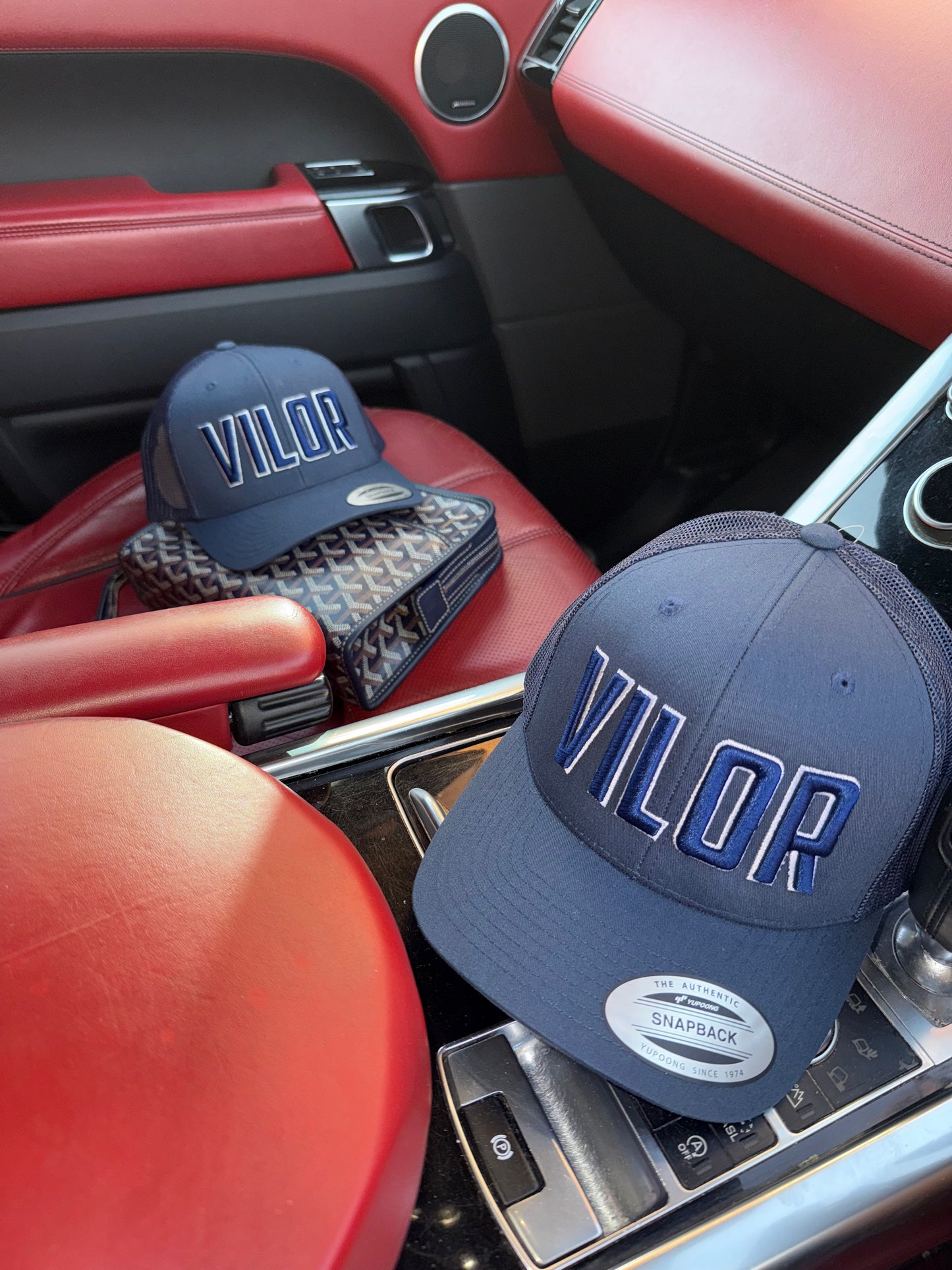 NAVY CAP WHITE OUTLINE