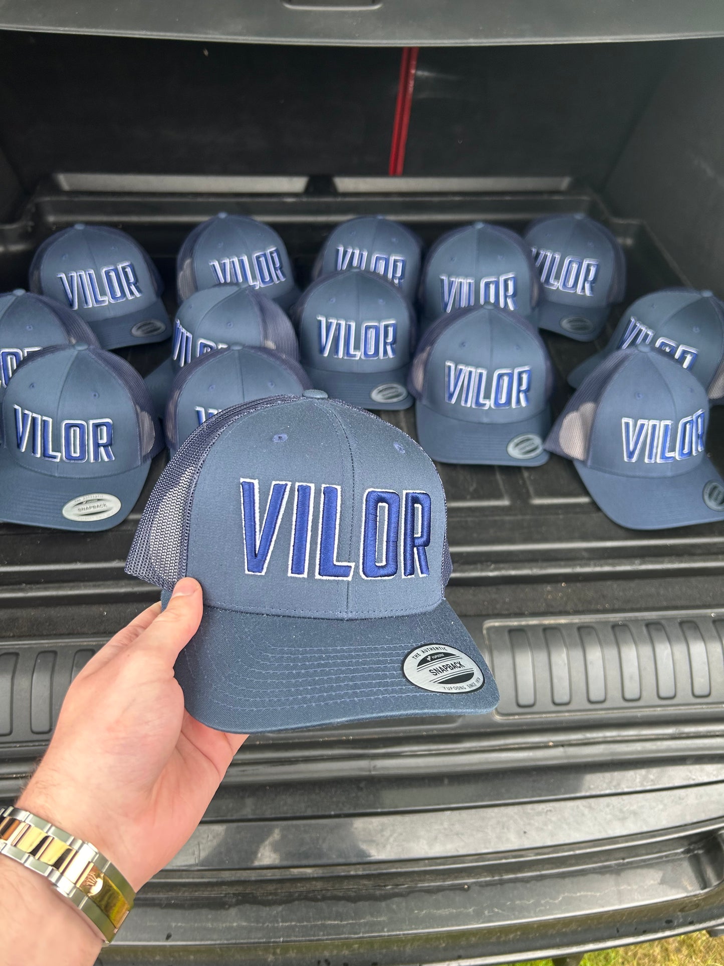 NAVY CAP WHITE OUTLINE