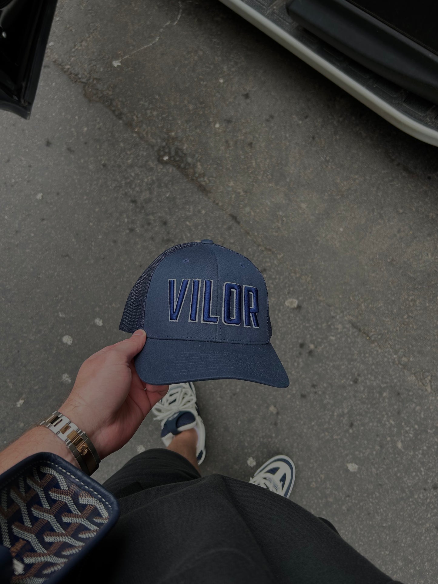 NAVY CAP WHITE OUTLINE