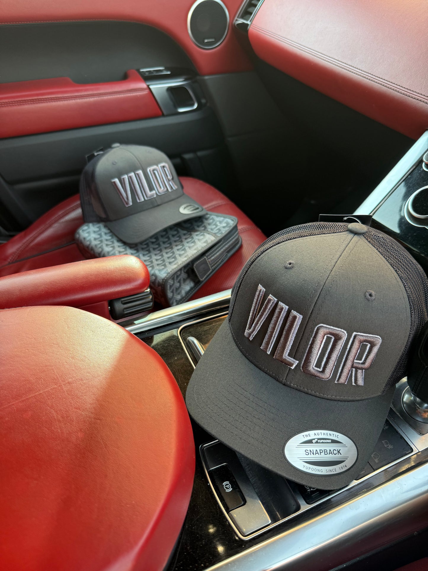 SLATE CAP WHITE OUTLINE