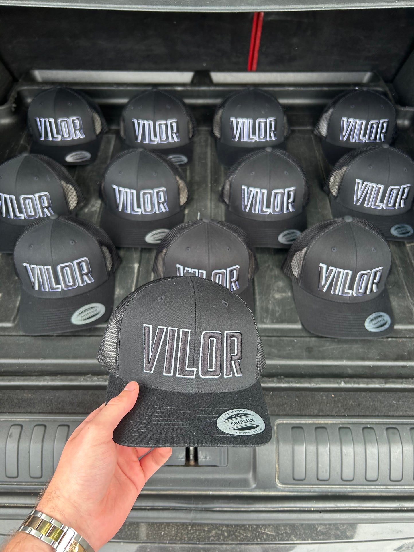 Black Vilor Cap White Outline