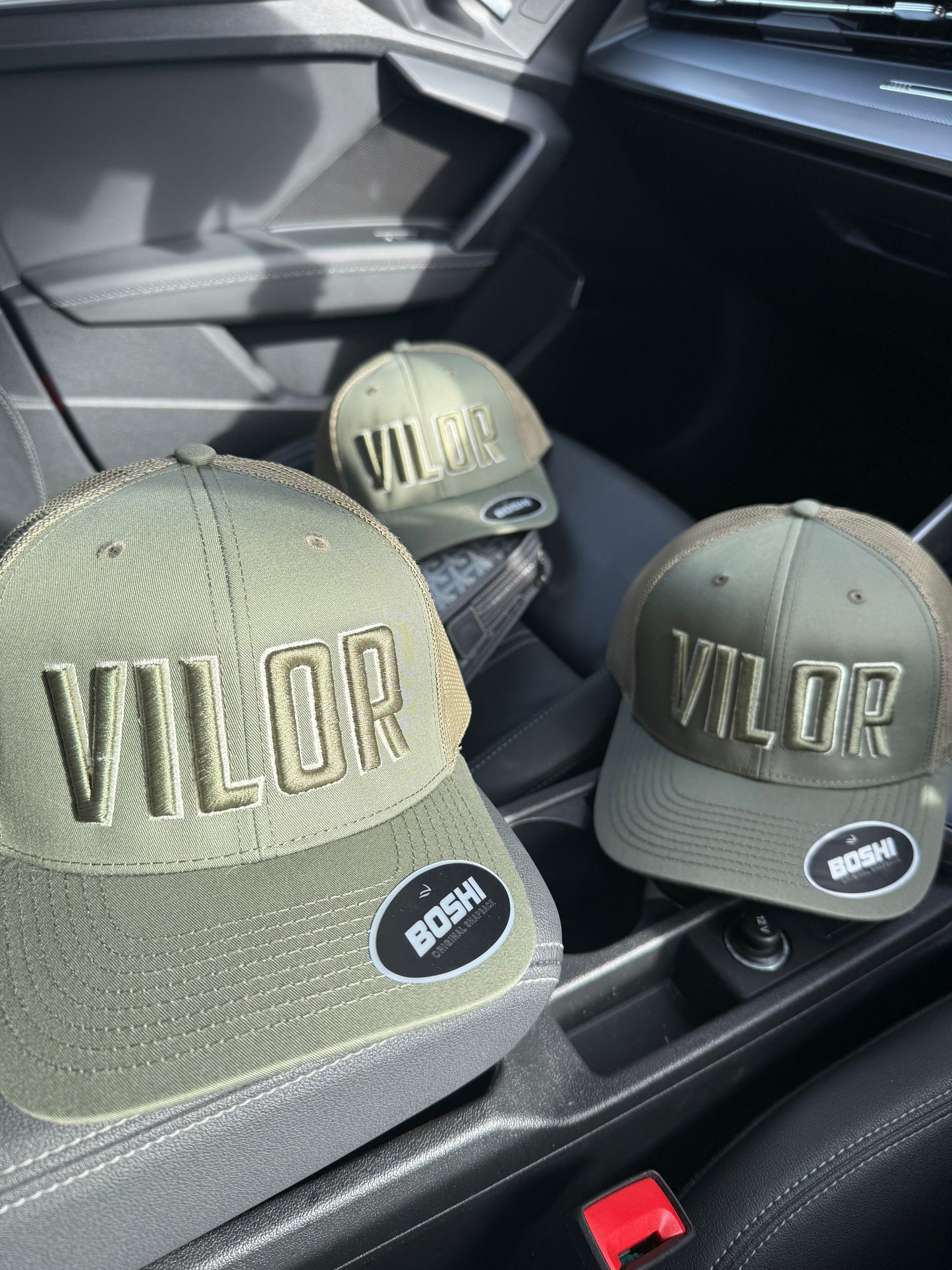 KHAKI CAP CREAM OUTLINE