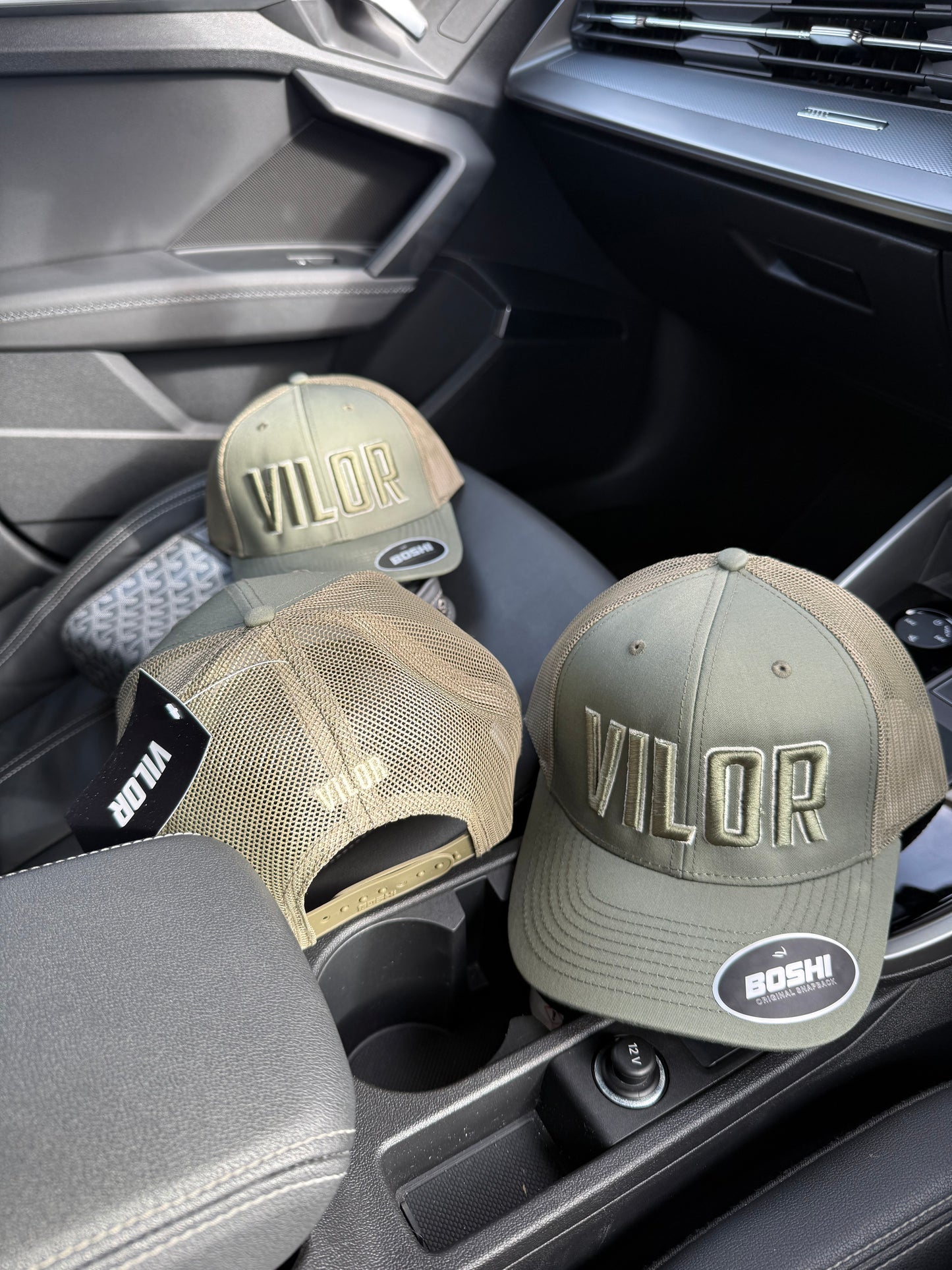 KHAKI CAP CREAM OUTLINE