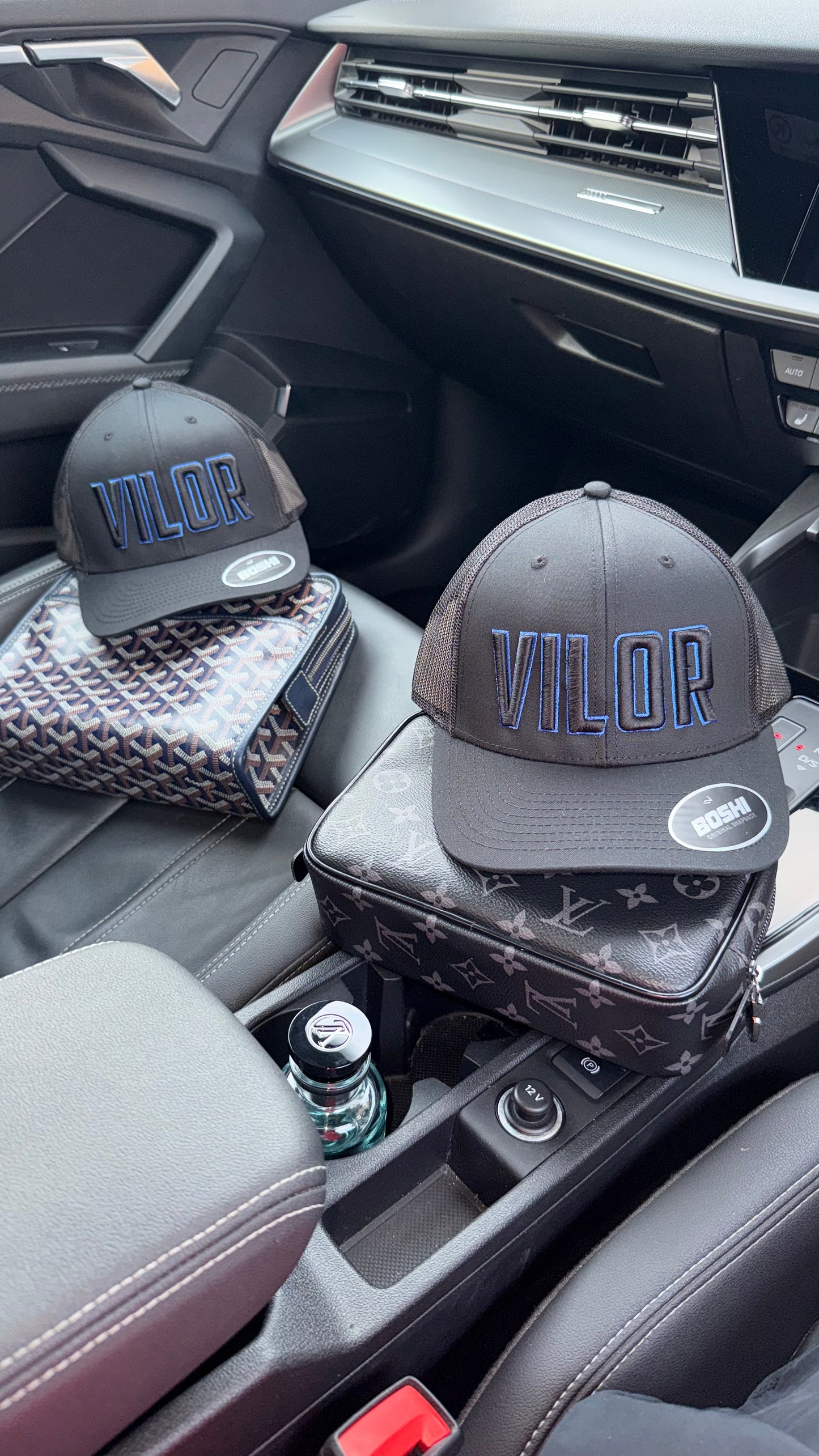 BLACK CAP BLUE OUTLINE